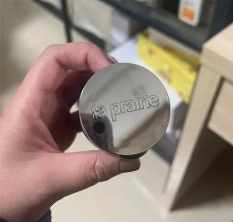 la prairie粉底 粉底用完了 上面遮瑕只用过几次 出...