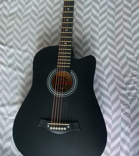 低价转让原价500元单板吉他个人使用弹过几...