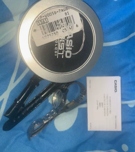 打扫房间找到的 卡西欧手表 女款  很好看...