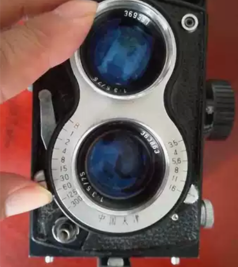 东方双反相机 天津照相机厂于1977年开始...