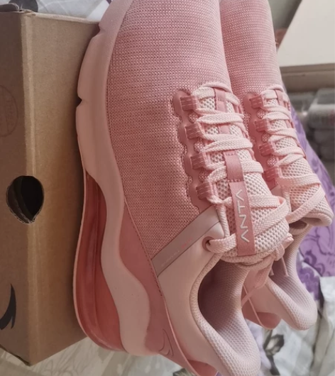 安踏运动鞋  超喜欢这个颜色 买回来没有穿...