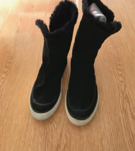 匡威38码真皮短靴,八成新吧,100包邮!...