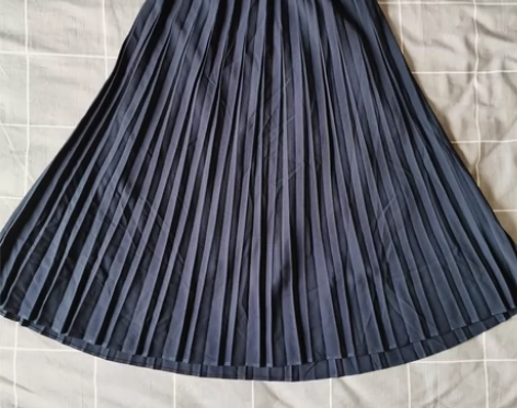 优衣库百褶裙半身裙 尺码：s 155/62...
