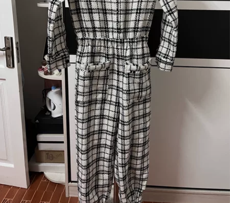 实体店买的，连体裤和背带裤 感兴趣的话点“...