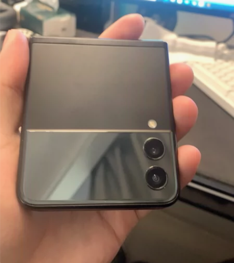 九成新轻微磕碰划痕。不仔细看看不清。韩版三...