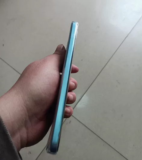 vivoY33S，6+128才买了的，原厂...