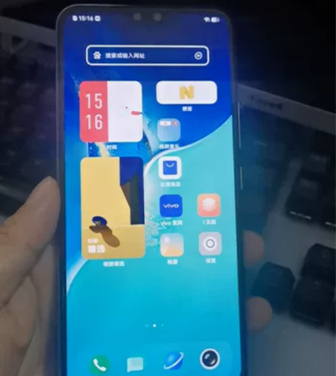 vivo s7 8+128 95新5g手机 感兴趣的话点“... vivo s7 8+128 95新5g手机 感兴趣的话点“...