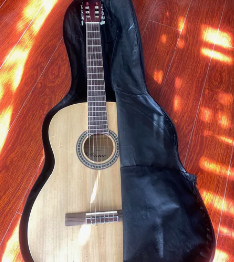 孩子报班买的吉他,有一根弦松了需要更换,原...