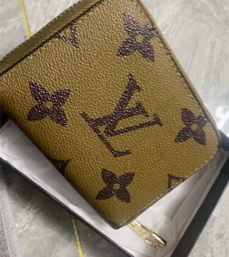 女士钱包，全新的。59包邮吧 感兴趣的话点...