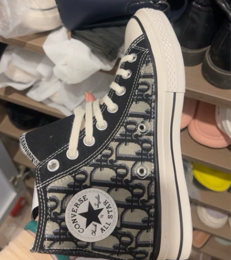 Converse高帮鞋，没穿过，鞋盒不见了...