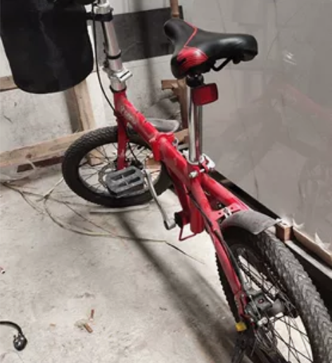 出售凤凰自行车,很新,前后碟刹,厂里快放假...