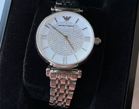 阿玛尼满天星手表，银色。9成新 感兴趣的话...