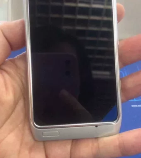 诺基亚N8！原装正品，2010年朋友买完放...