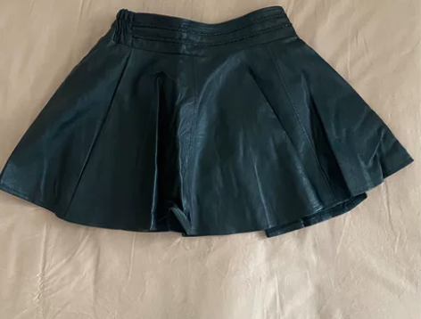 仅穿一次黑色短裙皮裙伞裙女尺码M 年底清理...