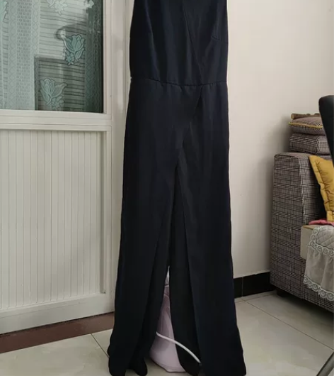 霸气侧漏的一款女士连体裤，个子要高才能驾驭...