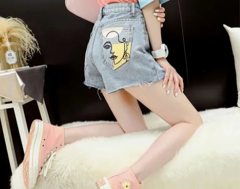 新款黑色休闲裤子炸街破洞牛仔短裤女夏季20...