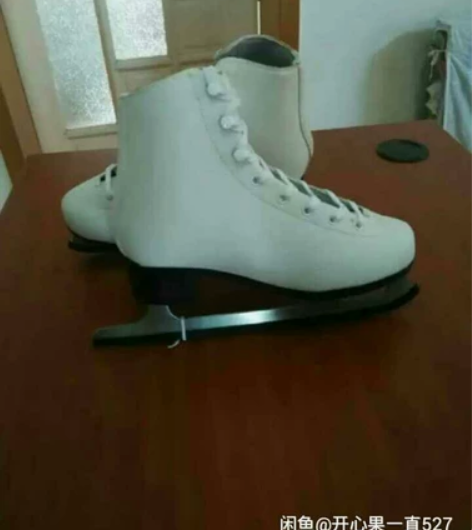 全新.滑冰鞋39码.转让.喜欢滑冰爱好者....