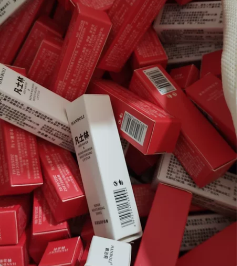 凡士林润唇膏男女通用清仓处理 感兴趣的话点...