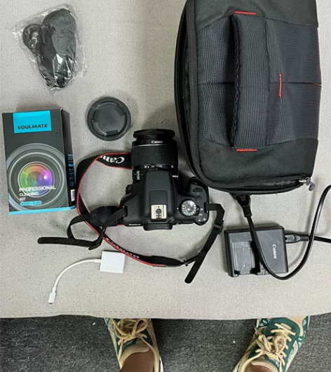 佳能1500D 成色如图，屏幕有划痕 功能...