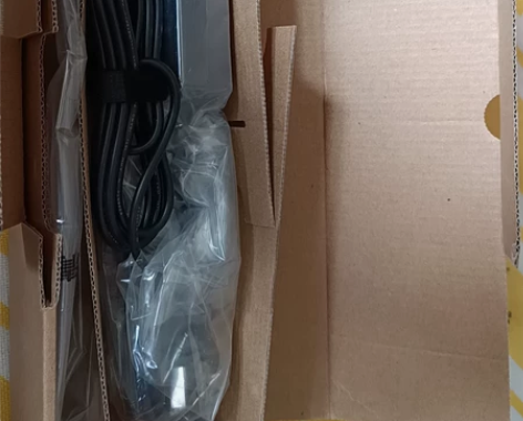 清华同方笔记本电脑原装充电器。 感兴趣的话...