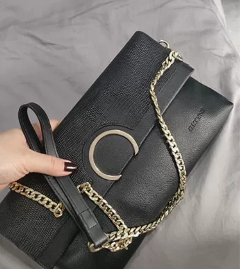 女士单肩包，手拿包也可，牛皮材质，尺寸大概...