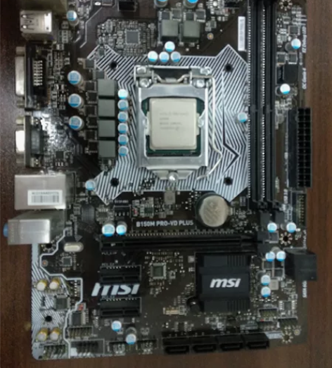 微星B150M主板带一块奔腾G4400，八...