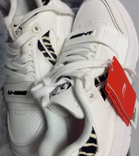 李宁36码全新正品 有吊牌有包装刚刚生日亲...