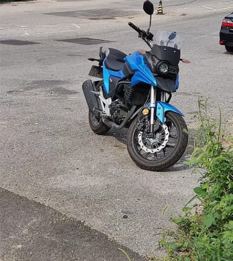 力帆150摩托车，水冷发动机，带前后ABS...