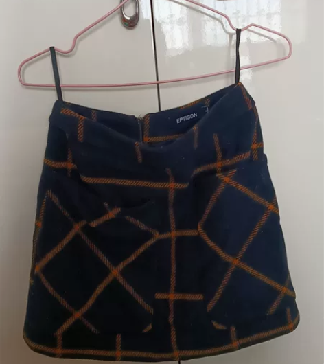 品牌包臀裙，毛呢的料子，S码，适合一百斤左...