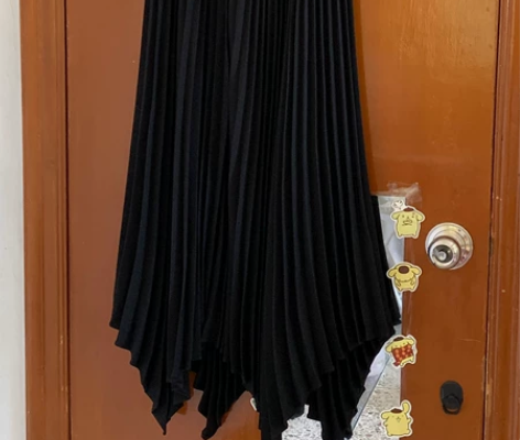 黑色百褶裙 不规则裙摆 全新吊牌在，有垂感