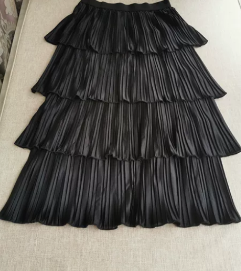 热风蛋糕裙M码，几乎全新，江浙沪包邮 感兴...