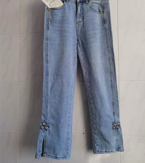 牛仔裤，裤裤有型，实用美观大方。 有直筒裤...