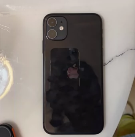 苹果11 除了电池比较低 其他基本没有瑕疵...