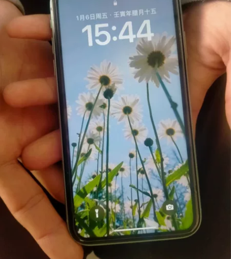 苹果11美版卡贴绿色64G，电池80，成色...