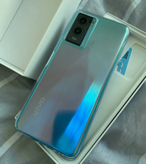 vivo Y55s 买东西送的全新，没有用...