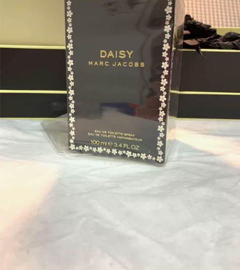 Marc Jacobs雏菊香水 感兴趣的话...