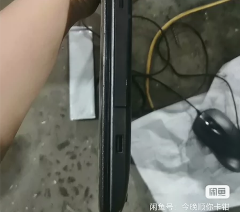 华硕笔记本用了两三年了 屏幕有几根绿线触控坏了还能正常使用