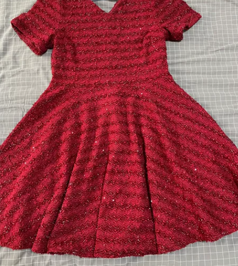 全新红色v领连衣裙女夏小个子心机裙子 设计...