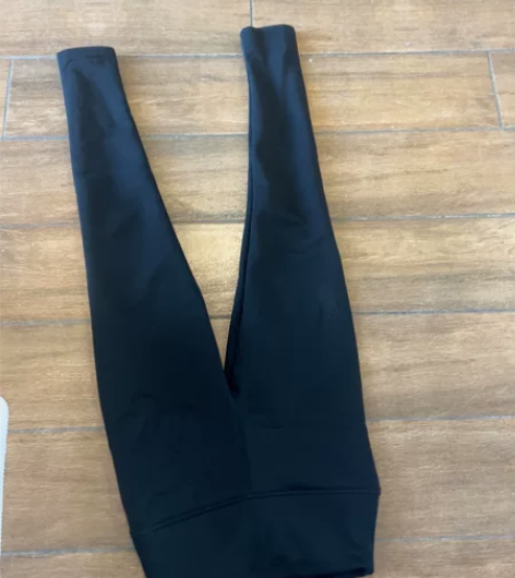 鲨鱼裤黑色加厚加绒，S码，便宜出～ 感兴趣...