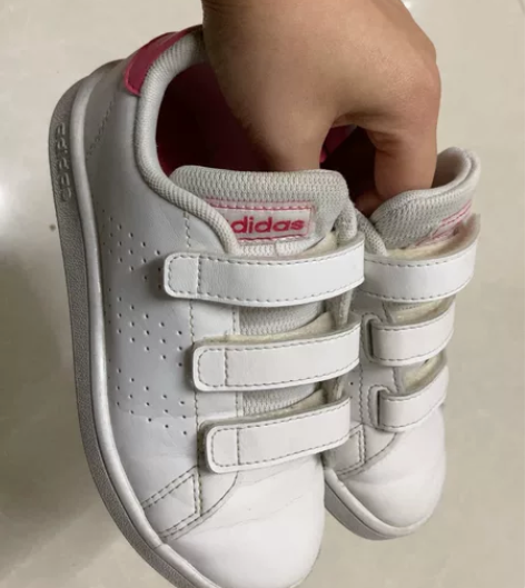 阿迪29码，粉尾，轻微穿着痕迹。一经售出概...