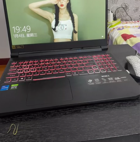 个人出售宏碁(acer) 暗影骑士擎笔记本...