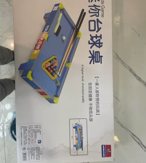 搬家不方便，出一个迷你台球桌，内有两根杆，...