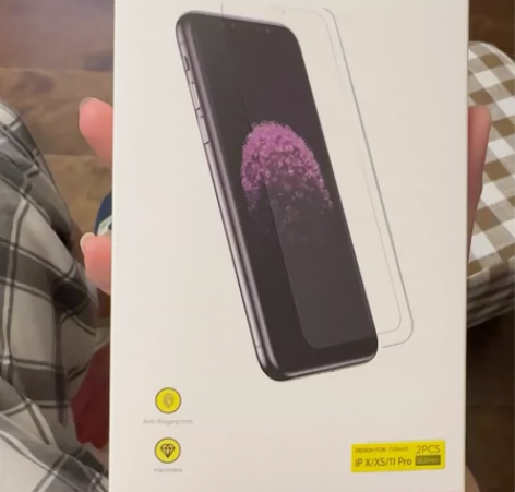 IPHONE 11 pro手机钢化膜两个，...