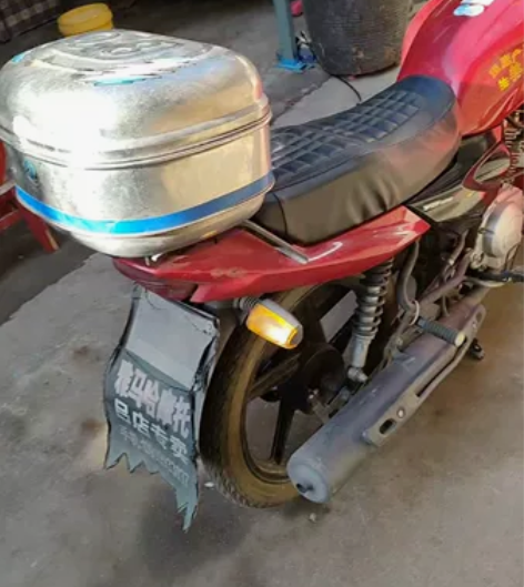 8000多买的雅马哈YBR125摩托车新换...