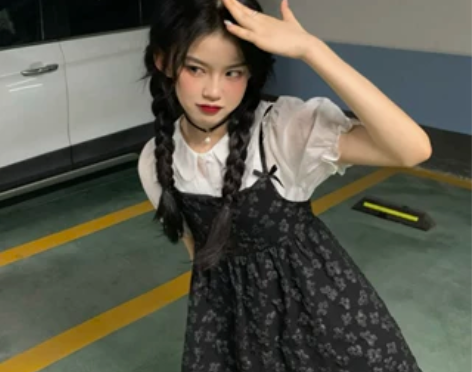 小个子碎花吊带连衣裙女2022夏季温柔韩系...