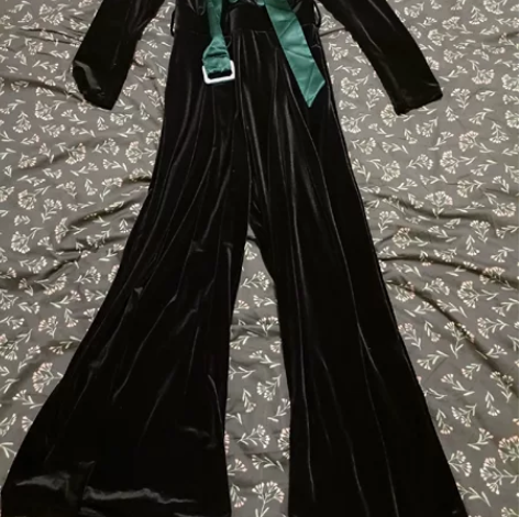 丝绒连体裤，M码 穿过三次左右。 感兴趣的...