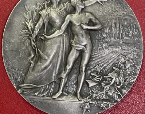 法国大银章68mm 边缘有磕碰,特别是背面...