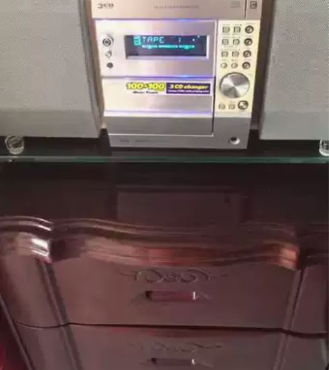 飞利浦音响。音质非常好，可以放磁带，且有收...