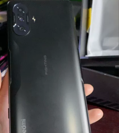 红米k40游戏增强版，8+128，屏幕有透...