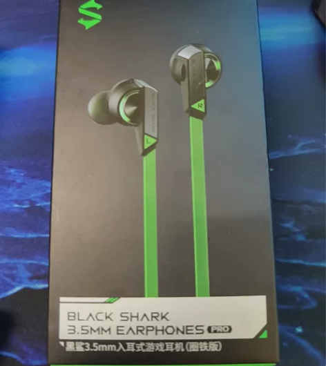 黑鲨游戏耳机，某东购入因为手机没有3.5㎜...
